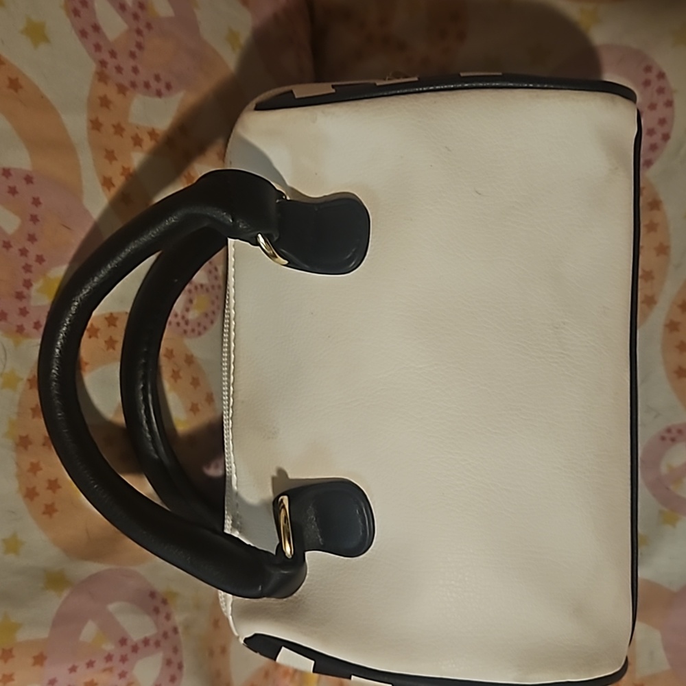 GUC Betsy Johnson unicorn barrel bag - Picture 2 of 6